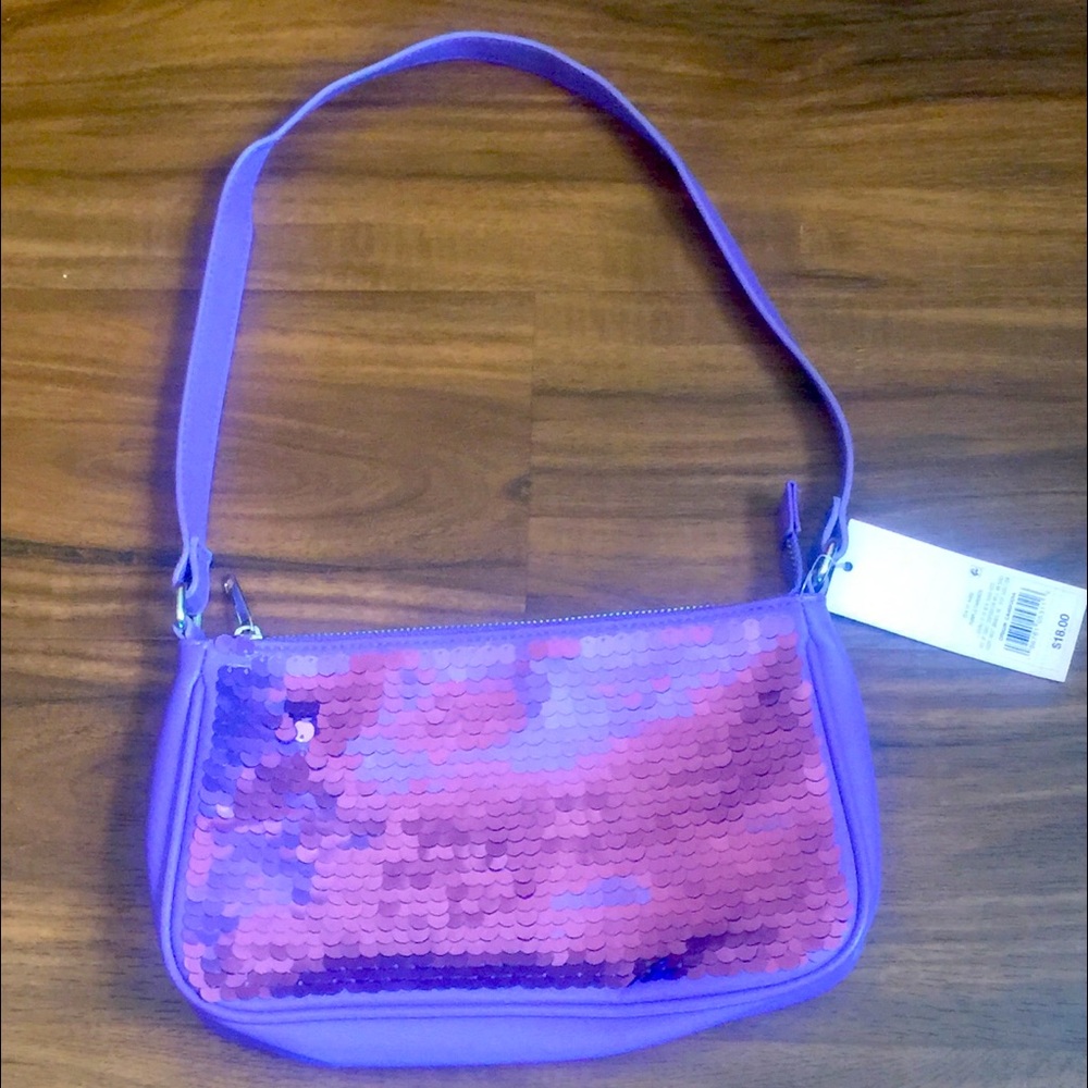 Sequence woman purse